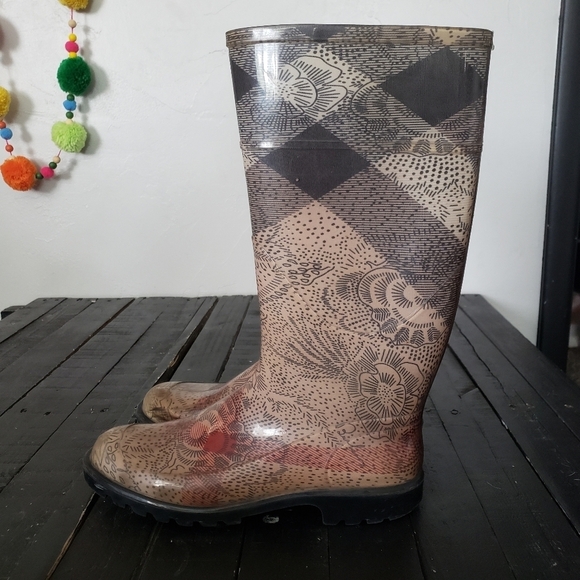 Burberry Floral Nova Check Rain Boots Women's 40 Black Cream Red Plaid Floral 10 - Picture 1 of 14
